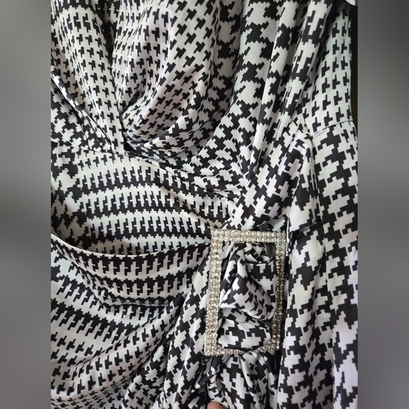 NWT!! Fashion Nova | Elegant Black and White Houndstooth Dress, Size L - Picture 6 of 8